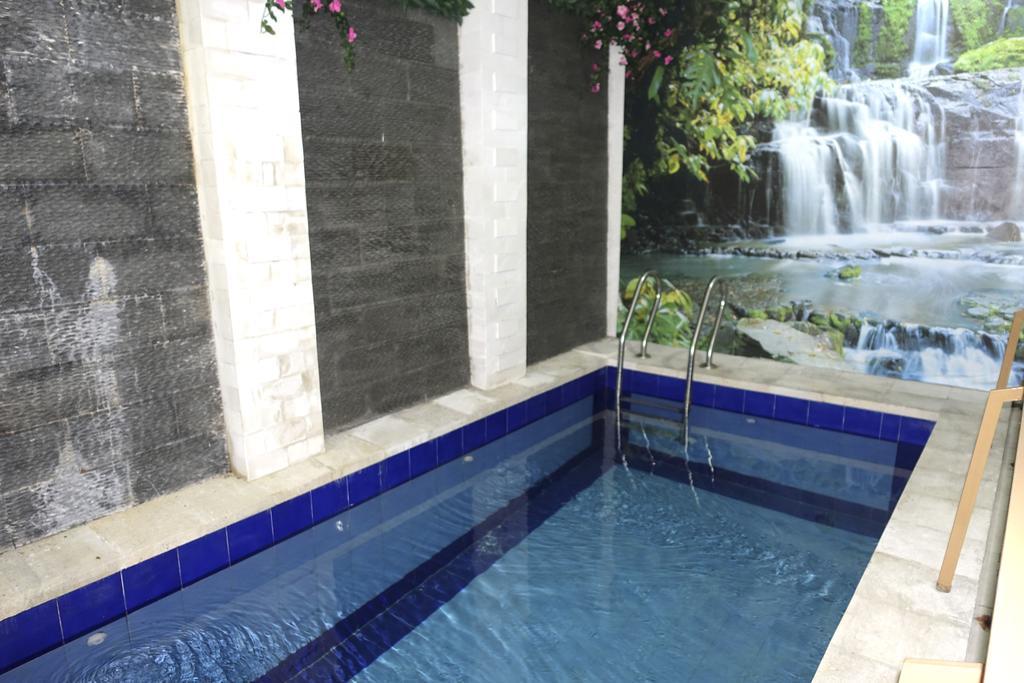 Oyo 734 Tuban Torres Accomodation Kuta Lombok Extérieur photo